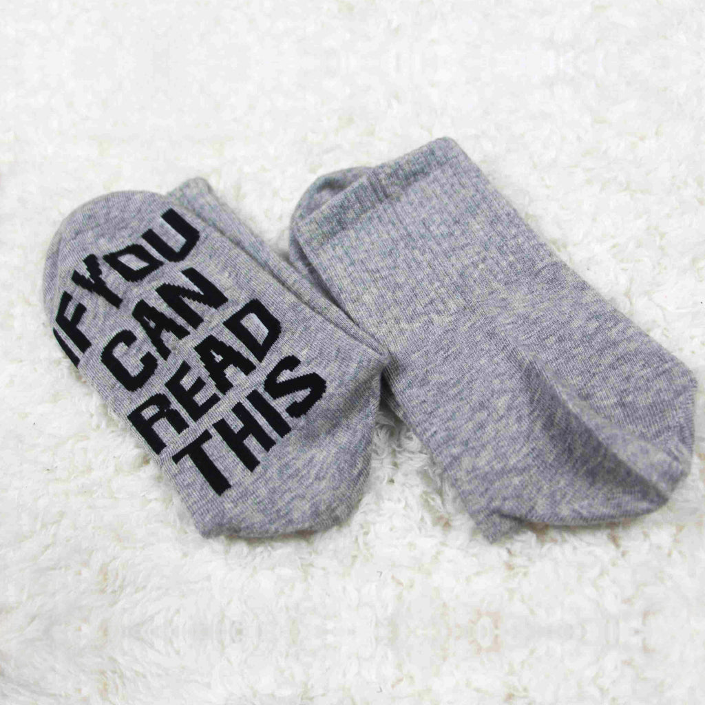 PASS ME THE REMOTE’ Printed Casual Mid Tube Socks – Non-Slip Gift Socks with Letter Design